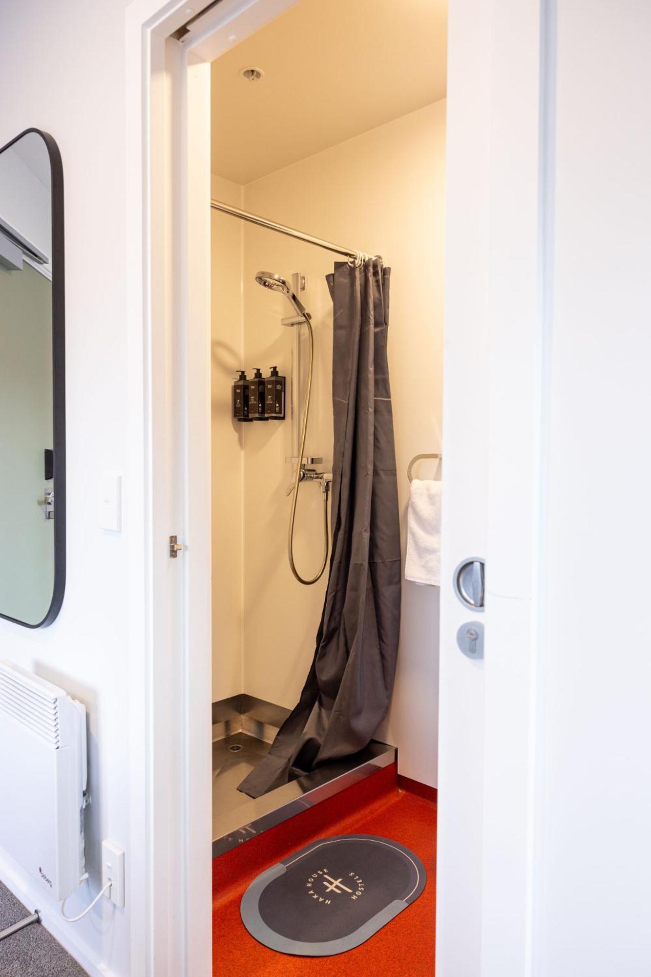 Haka House Queenstown Lakefront Chambre photo