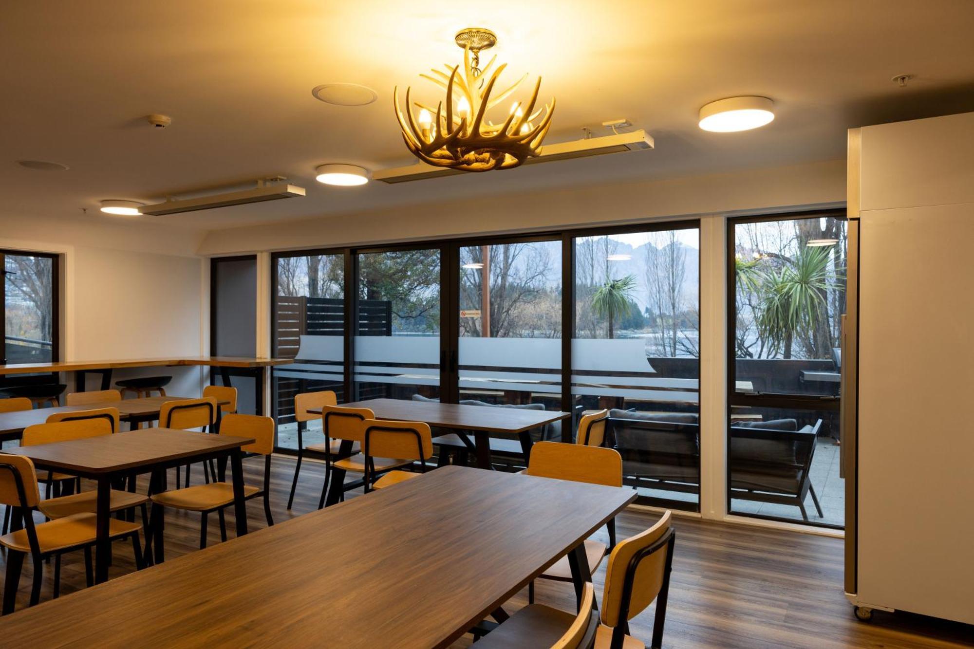 Haka House Queenstown Lakefront Extérieur photo